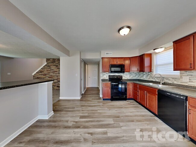 Foto del edificio - 561 Grassy Bend Dr