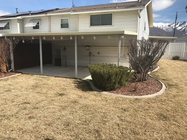 Building Photo - Beautiful Riverdale twin home available for rent