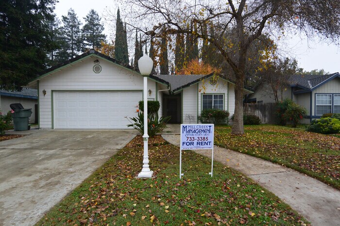 Primary Photo - 4704 W Iris Ave