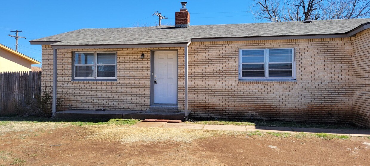 Primary Photo - CHARMING 3 BEDROOM HOME IN NORTH CLOVIS