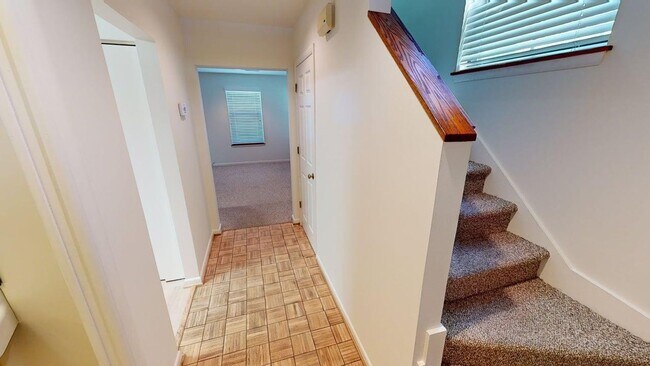 Building Photo - River Run Condo!