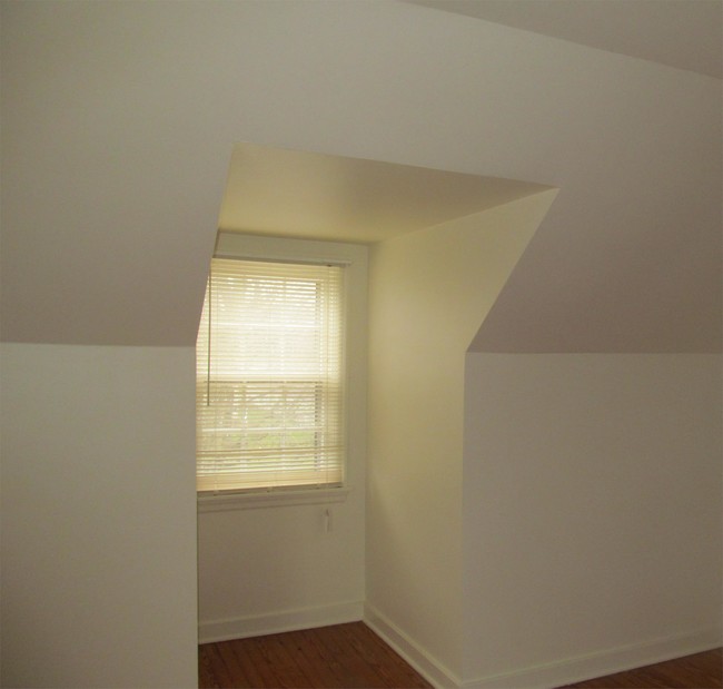 Building Photo - 540 Matlack Ave