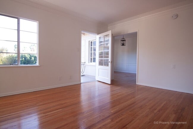 Building Photo - Hillside, 7101-7111 1/2