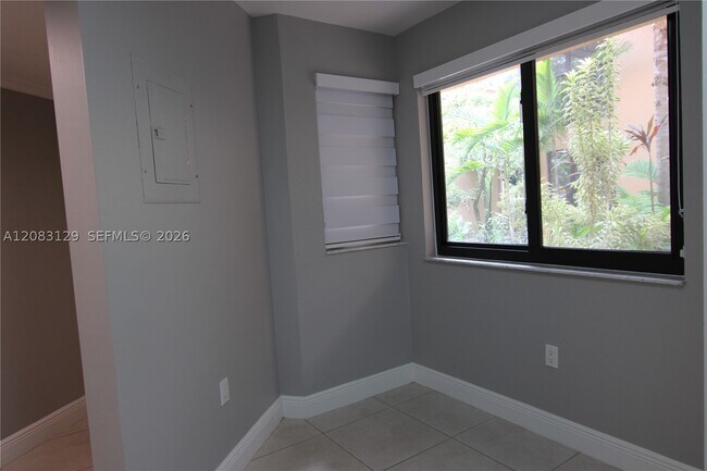 Foto del edificio - 15495 N Miami Lakeway