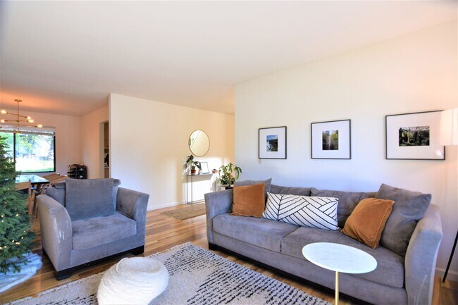 Foto del edificio - Beautiful 4bd/ 2.5 ba House