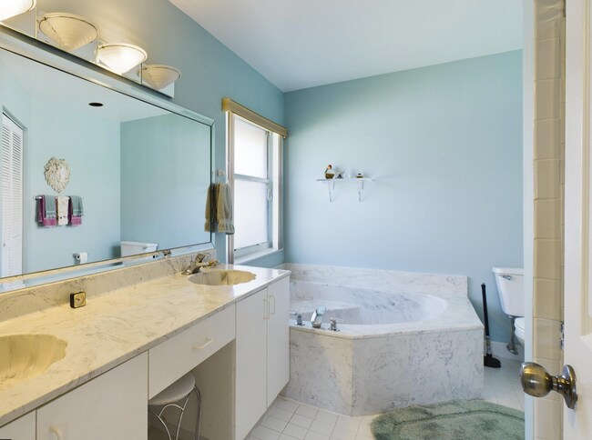 Building Photo - 7763 Majestic Palm Dr