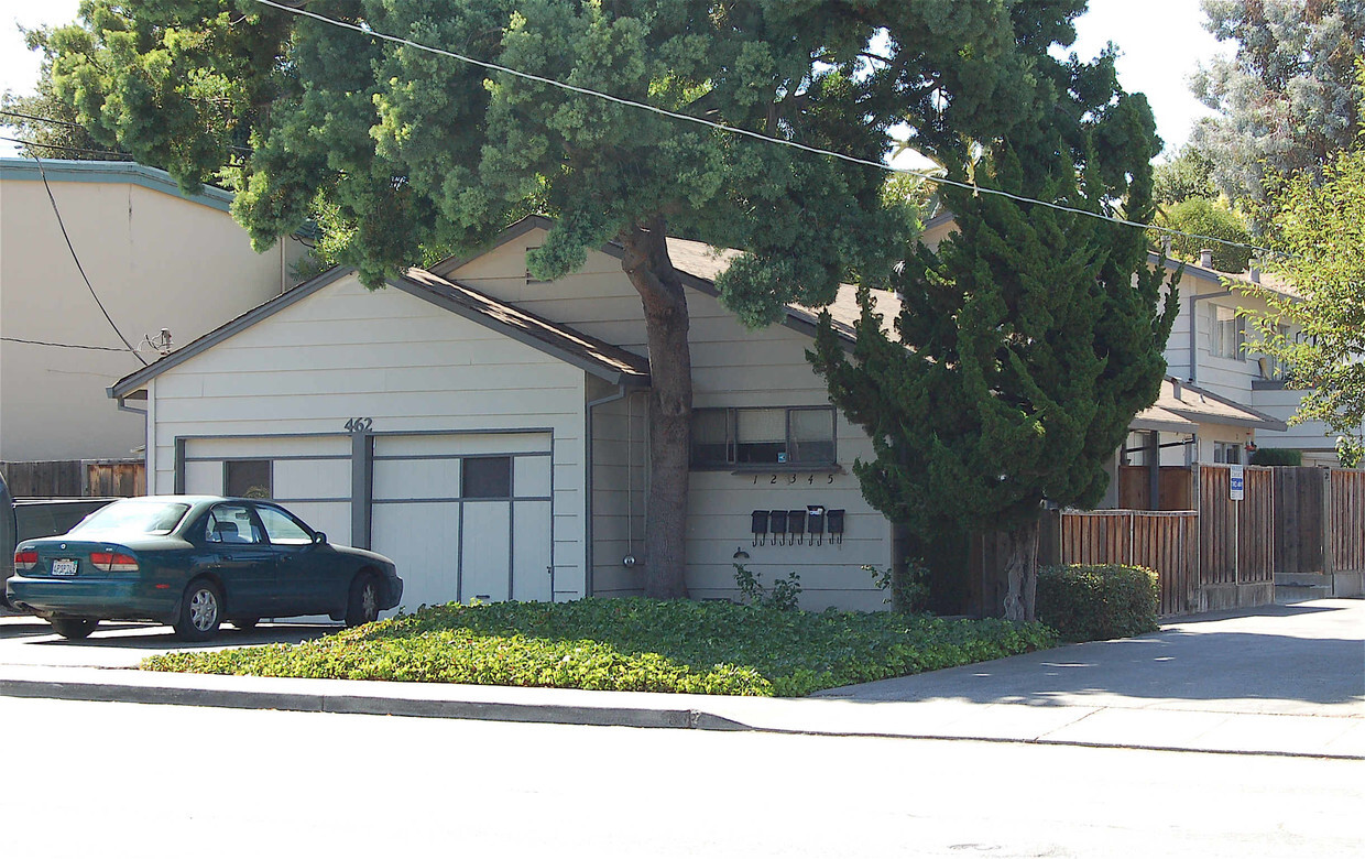 Building Photo - 462 Del Medio Ave