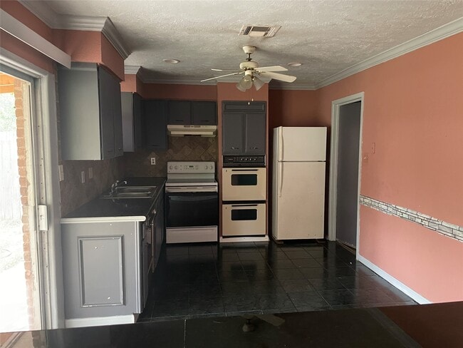 Building Photo - 10751 Corona Ln