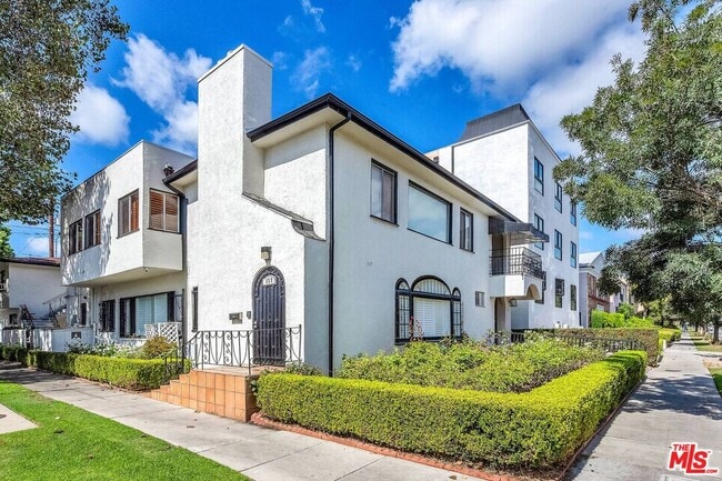 Foto del edificio - 157 S Elm Dr