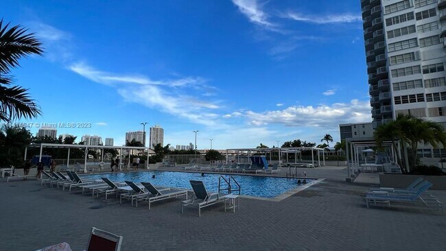 Foto del edificio - 18061 Biscayne Blvd