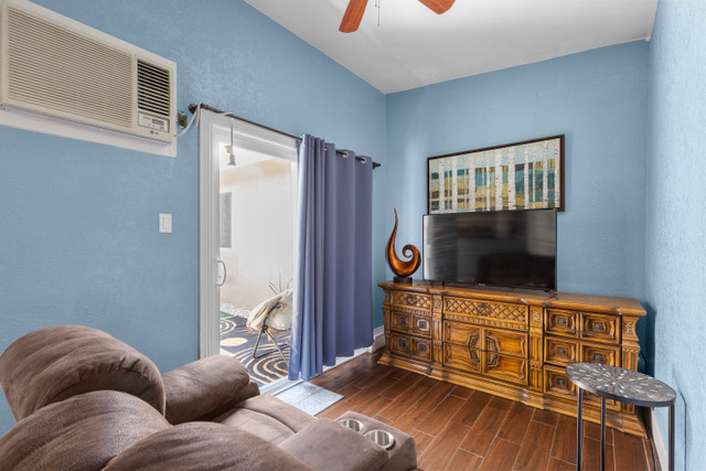 Foto del edificio - 5333 Longridge Ave