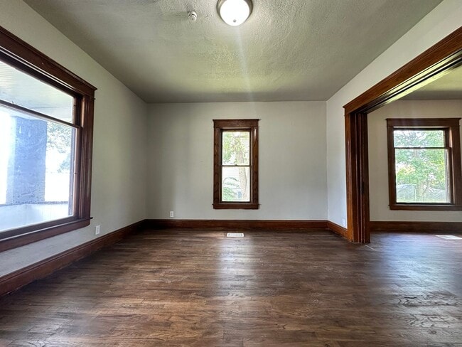 Building Photo - Four Bedroom House Available in Battle Creek!