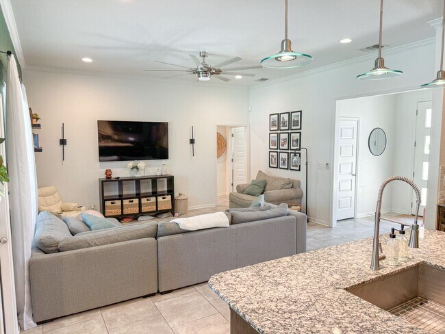 Building Photo - Available NOW!!!! This charming 1 story, 3...