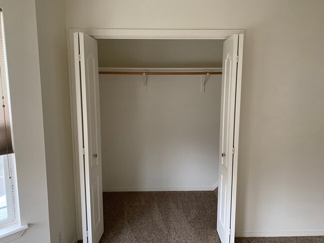 Building Photo - Cute centrally located home