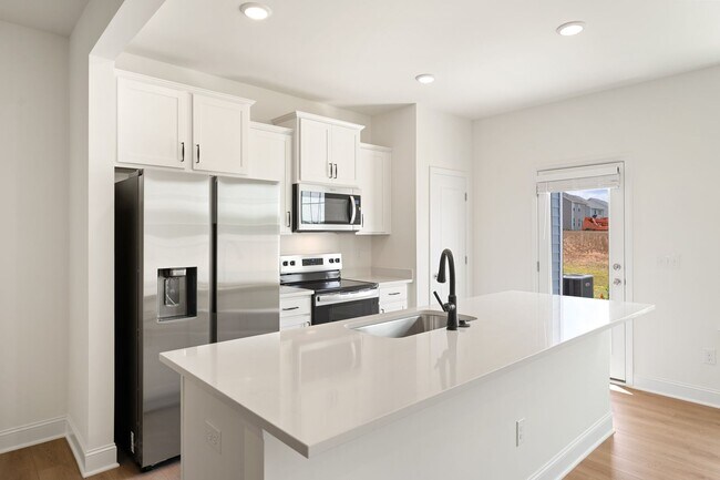 Foto del edificio - Brand New 3-Bedroom Townhome with Resort-S...