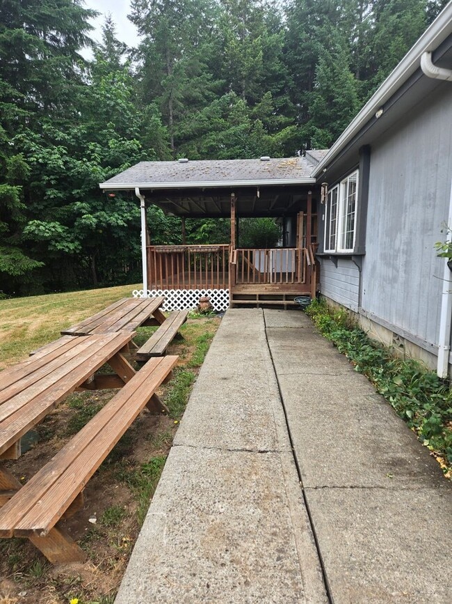 Building Photo - STATUS: AVAILABLE | R10B | $1995 + $100 ut...