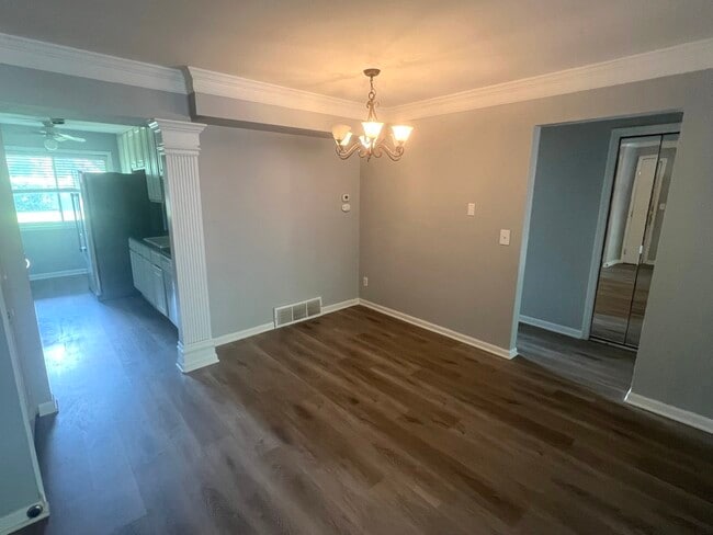 Foto del edificio - 1985 Tall Oaks Dr