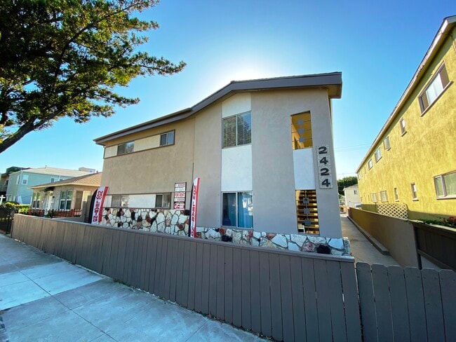 Building Photo - 2424 Ocean Park Blvd