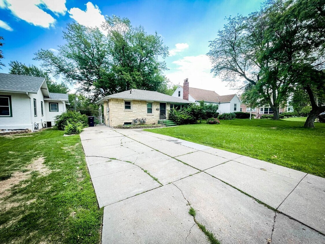 South 35th Street Apartment for Rent in Lincoln, NE