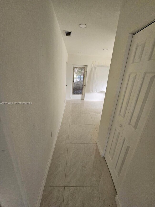 Foto del edificio - 4473 Parmely St