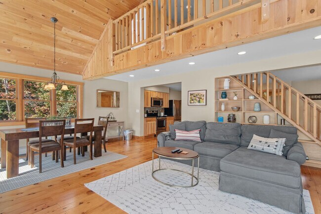 Building Photo - 2517 W Hubbell Hill Rd