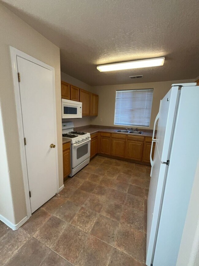 Building Photo - Three Bedroom, two Bath single-story home.