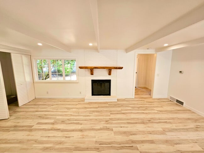 Foto del edificio - 11225 Goodwin Way NE