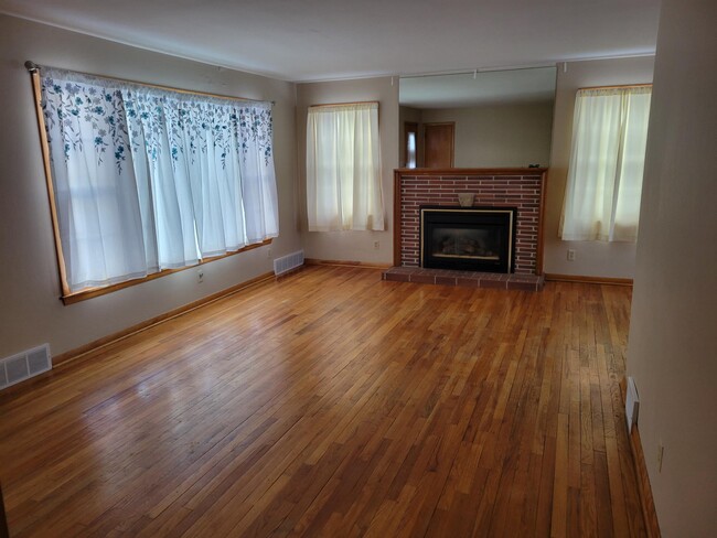 Living Room - 4429 Tippecanoe Rd