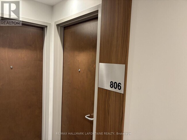 Photo du bâtiment - 805 Carling Ave