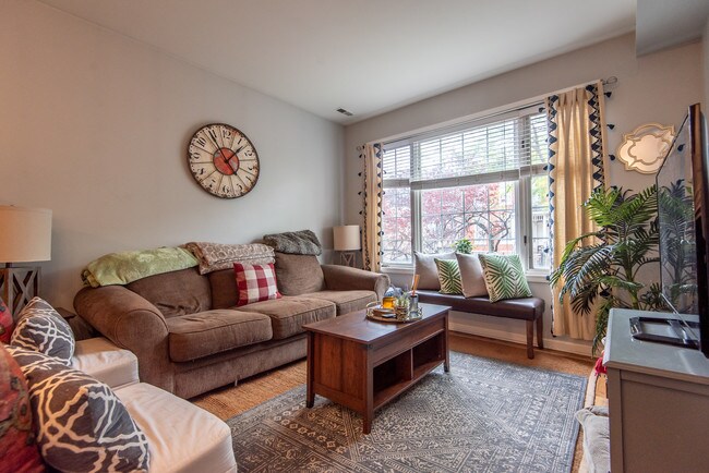 Foto del edificio - 1547 W Walton St