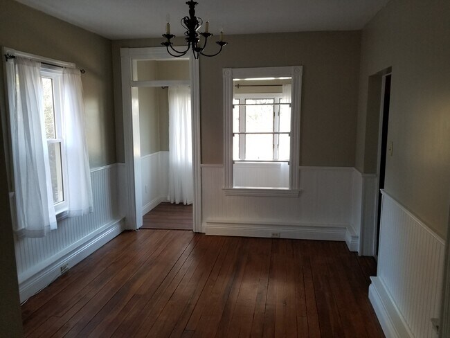 Dining room with adjacent sunroom - 301 S West End Ave