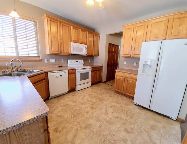 Building Photo - 1805 Deer Path