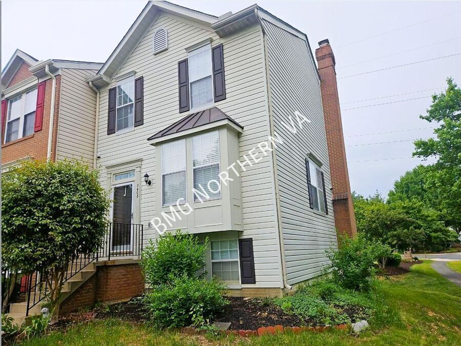 Building Photo - 7408 Gadsby Square