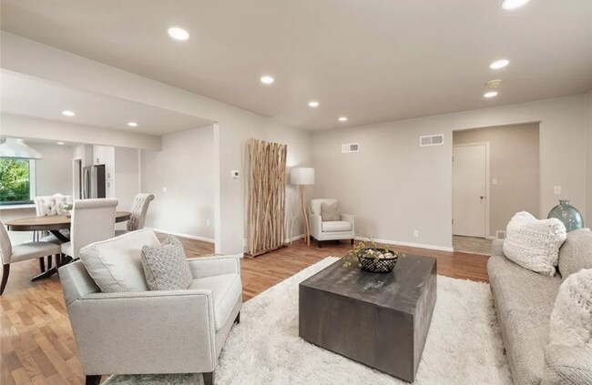 Foto del edificio - 1718 Virginia Ln