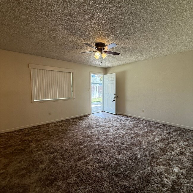Building Photo - 2512 Standiford Ave