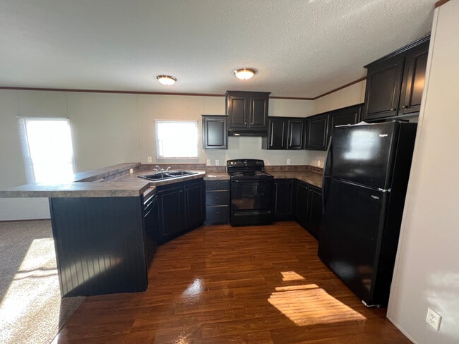 Building Photo - 121 Plum St