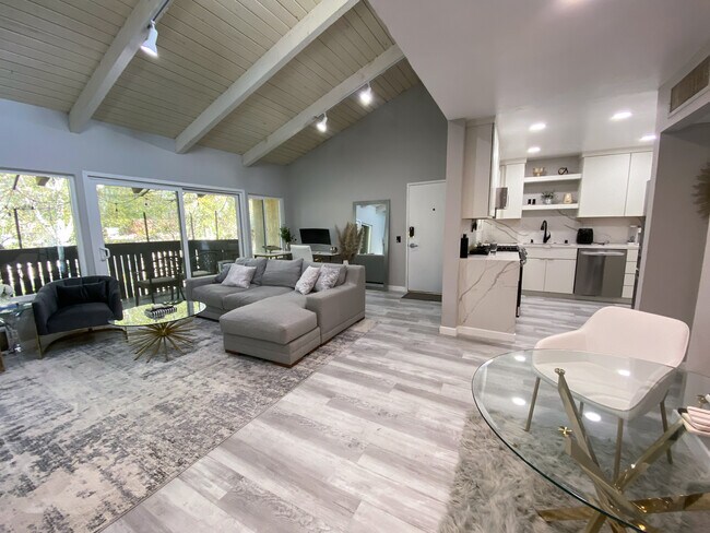 Foto del edificio - 18350 Hatteras St