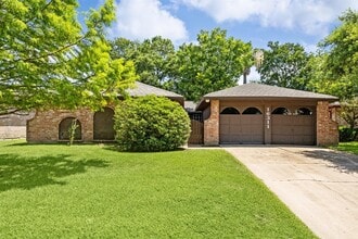 Building Photo - 16311 Forest Bend Ave