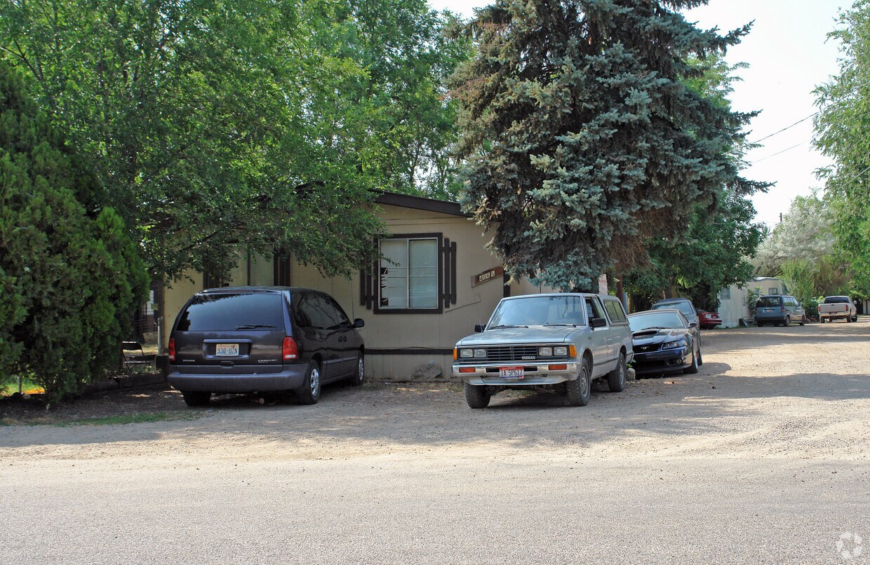 Primary Photo - Willow Manor