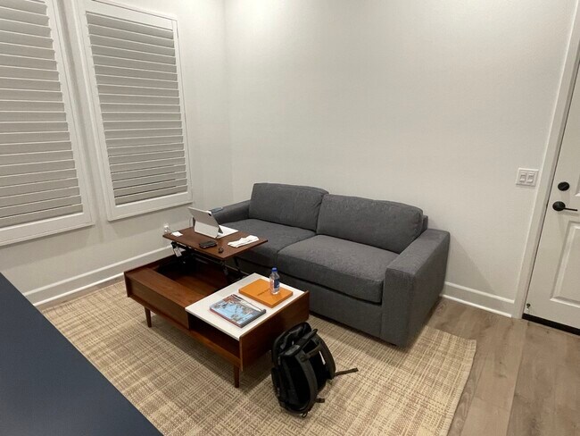 Foto del edificio - 8123 Denali Dr