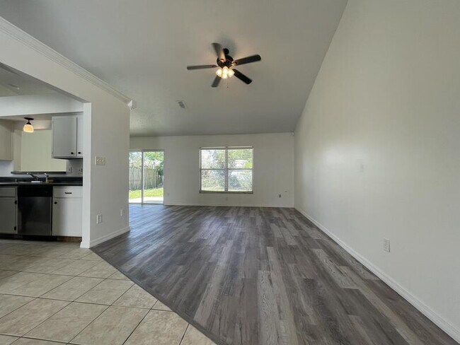 Building Photo - 2972 Talladega Dr
