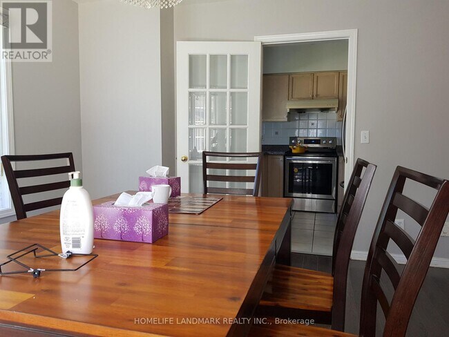 Photo du bâtiment - 8 Cox Blvd