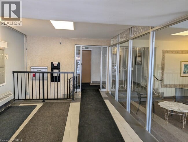 Building Photo - 87 St George St