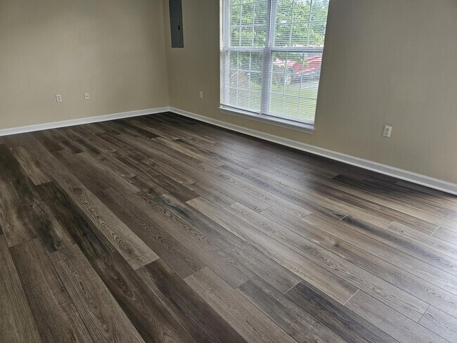 Building Photo - 304 Emily Ln