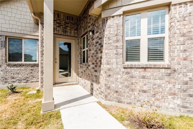 Building Photo - 2104 Pindos Pony Way