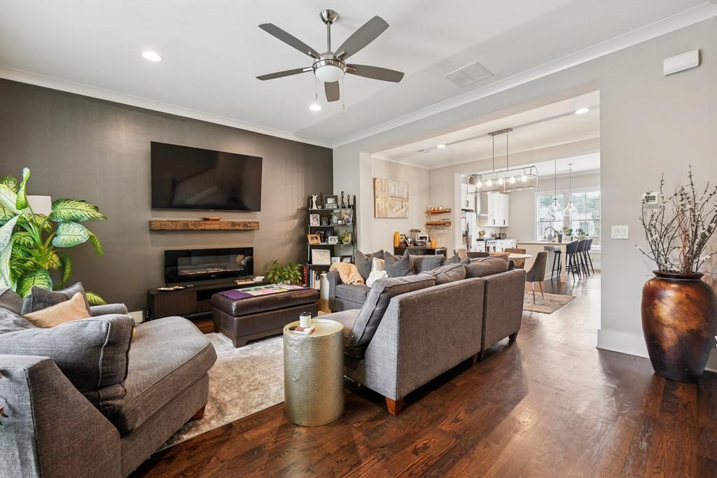 Foto principal - 144 1st Ave NW