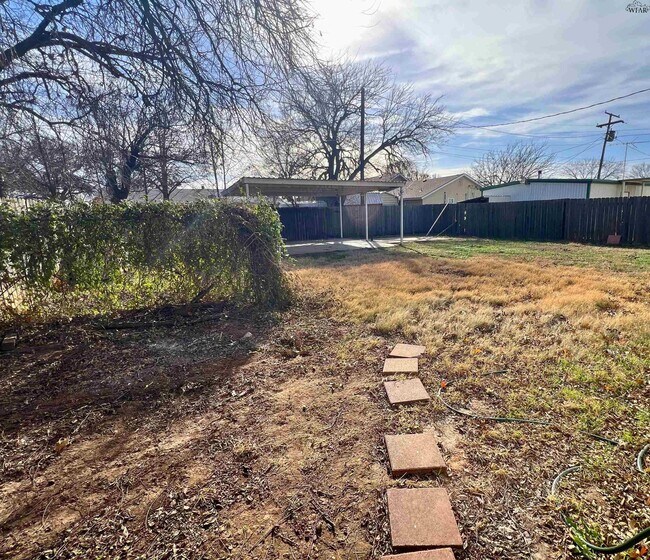 Foto del edificio - 405 E Spring St