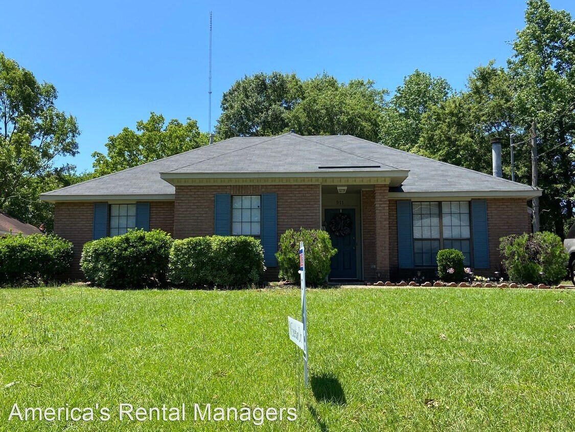 Primary Photo - 3 br, 2 bath House - 911 Excelsior Drive