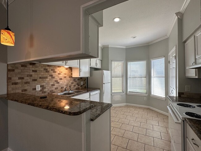 Building Photo - Ready for move in