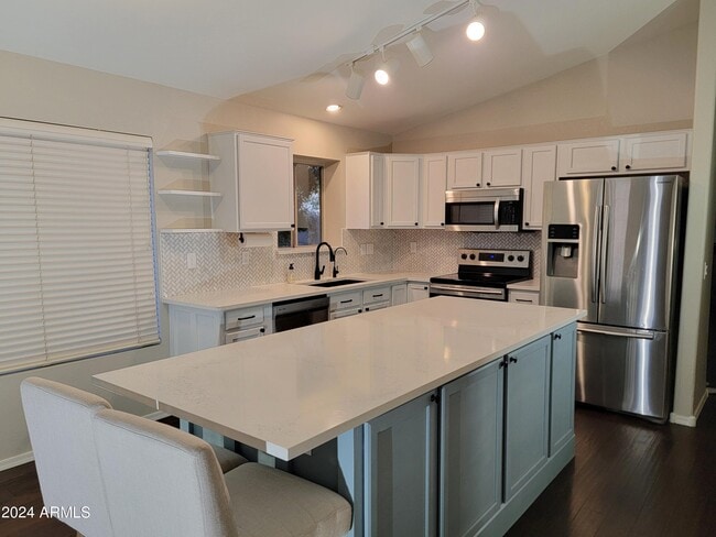 Foto del edificio - 4706 E Abraham Ln